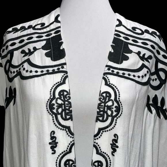 Chico’s Gorgeous Black & White Embroidered Ruana Cover-Up / Jacket - Picture 2 of 9